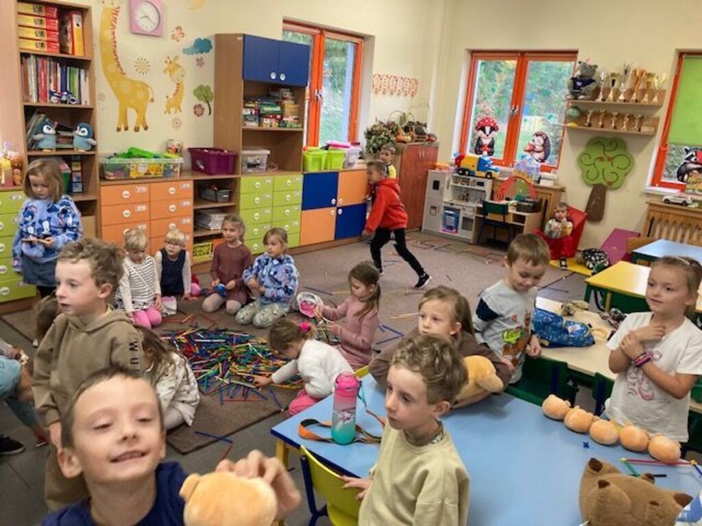 NAUKA PRZEZ ZABAWĘ – LICZEBNIKI PO ANGIELSKU W ZERÓWCE