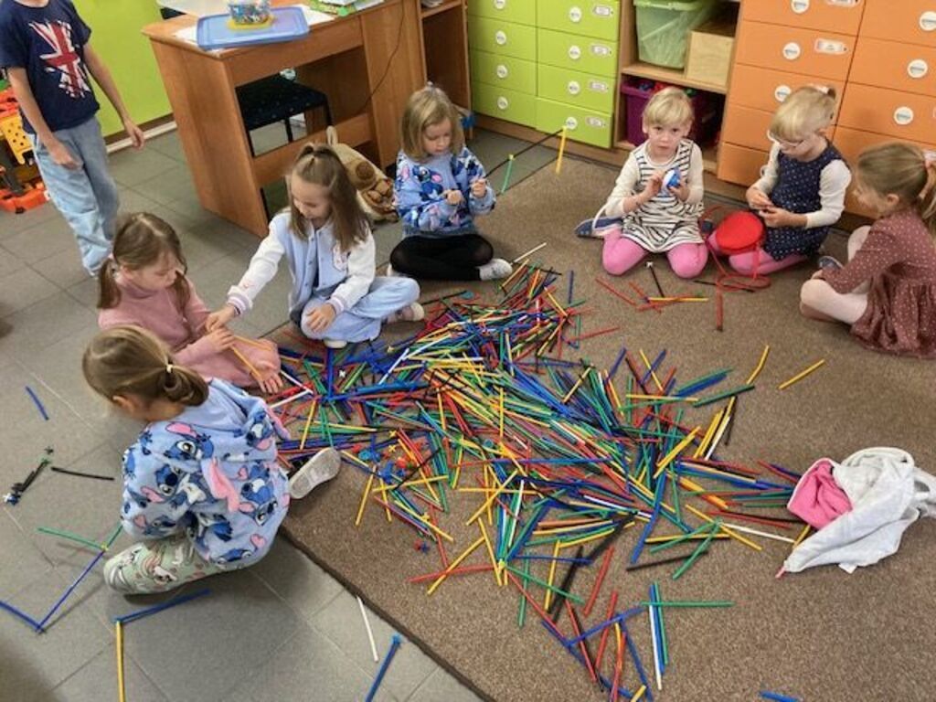 NAUKA PRZEZ ZABAWĘ – LICZEBNIKI PO ANGIELSKU W ZERÓWCE