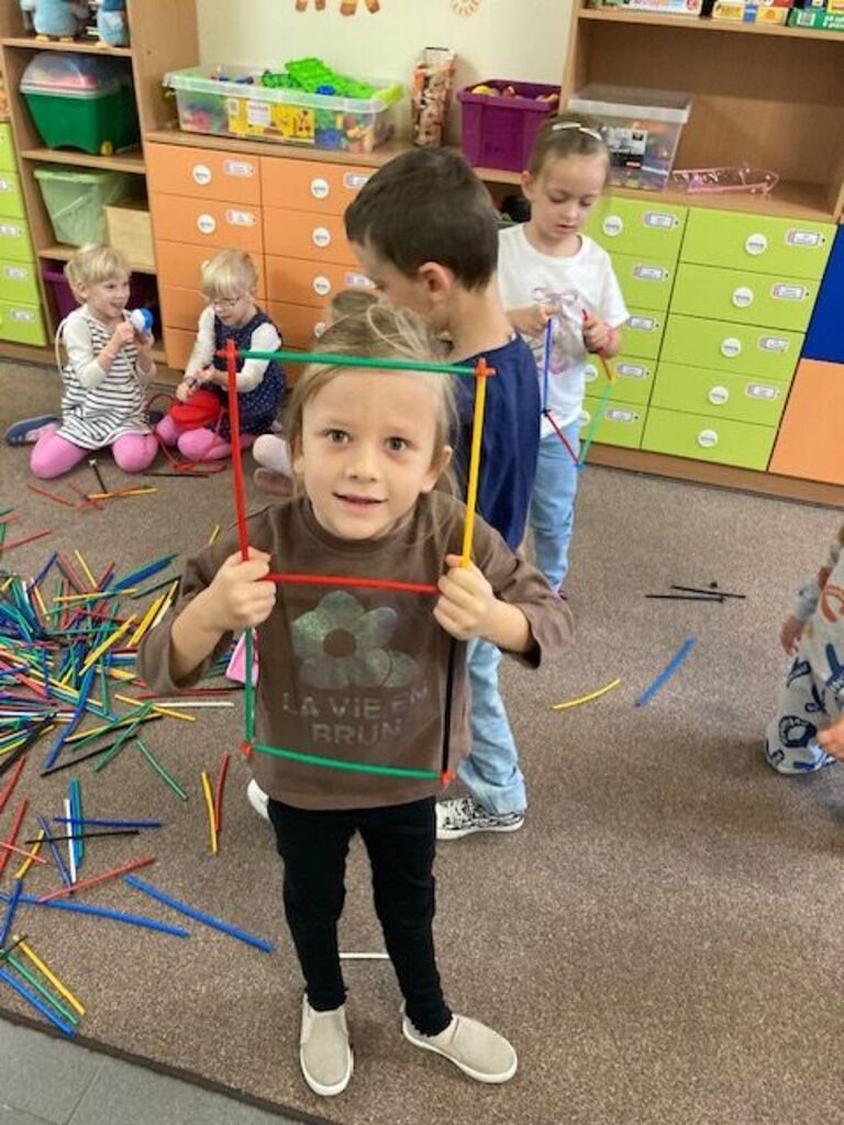 NAUKA PRZEZ ZABAWĘ – LICZEBNIKI PO ANGIELSKU W ZERÓWCE