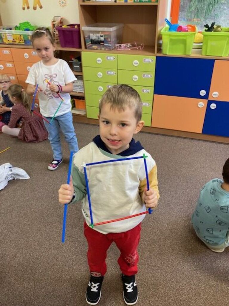 NAUKA PRZEZ ZABAWĘ – LICZEBNIKI PO ANGIELSKU W ZERÓWCE