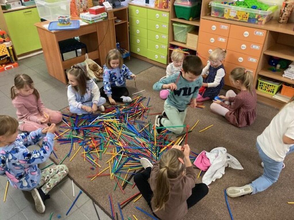 NAUKA PRZEZ ZABAWĘ – LICZEBNIKI PO ANGIELSKU W ZERÓWCE