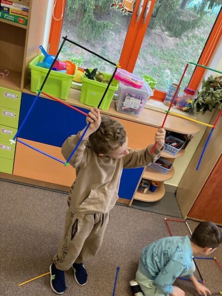 NAUKA PRZEZ ZABAWĘ – LICZEBNIKI PO ANGIELSKU W ZERÓWCE