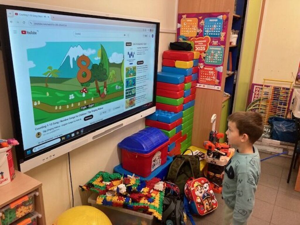 NAUKA PRZEZ ZABAWĘ – LICZEBNIKI PO ANGIELSKU W ZERÓWCE