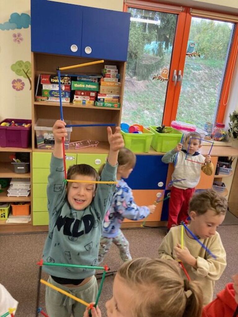 NAUKA PRZEZ ZABAWĘ – LICZEBNIKI PO ANGIELSKU W ZERÓWCE