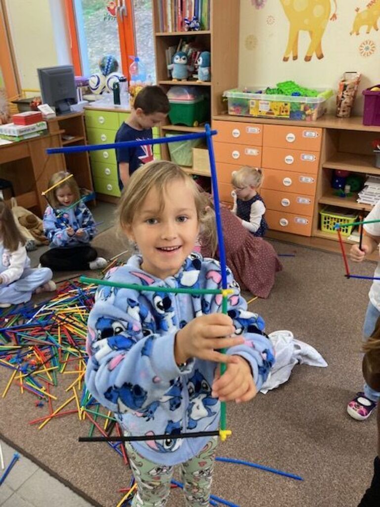 NAUKA PRZEZ ZABAWĘ – LICZEBNIKI PO ANGIELSKU W ZERÓWCE