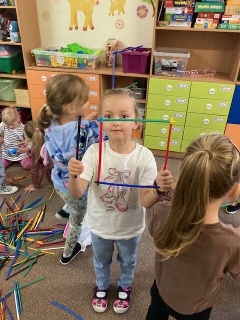 NAUKA PRZEZ ZABAWĘ – LICZEBNIKI PO ANGIELSKU W ZERÓWCE