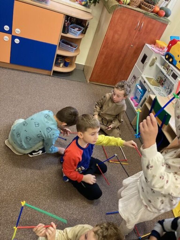 NAUKA PRZEZ ZABAWĘ – LICZEBNIKI PO ANGIELSKU W ZERÓWCE