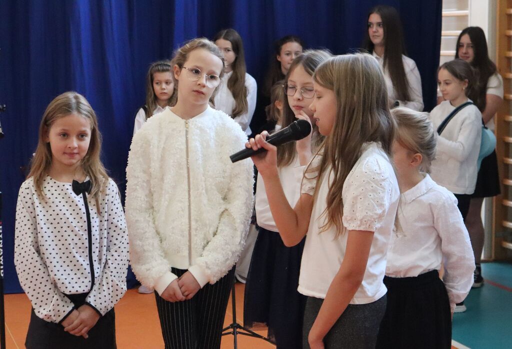 UROCZYSTY APEL Z OKAZJI DNIA PAPIESKIEGO