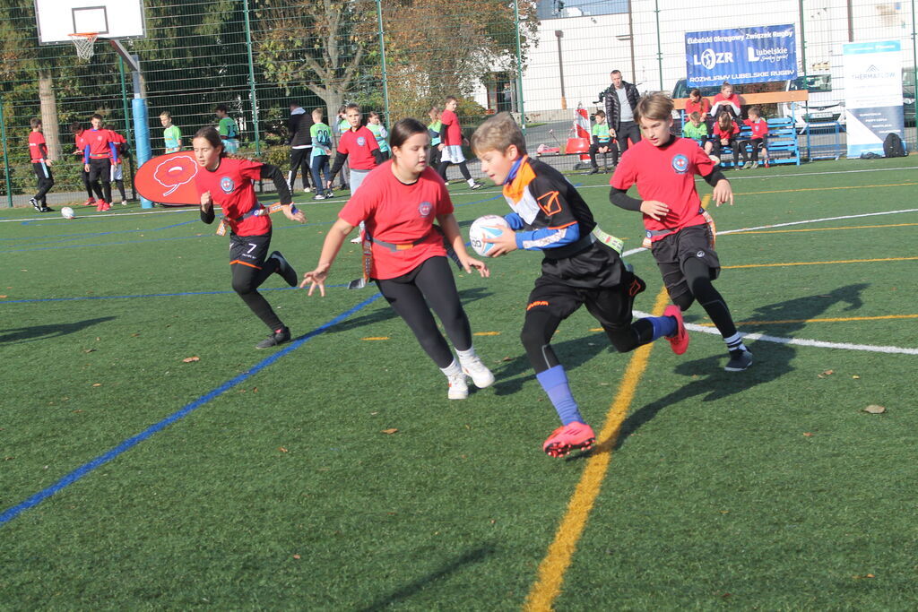 SUKCES NASZYCH UCZNIÓW W TURNIEJU RUGBY TAG W ŁUSZCZOWIE!
