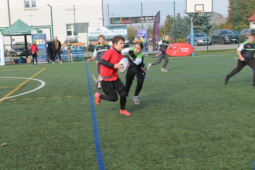 SUKCES NASZYCH UCZNIÓW W TURNIEJU RUGBY TAG W ŁUSZCZOWIE!