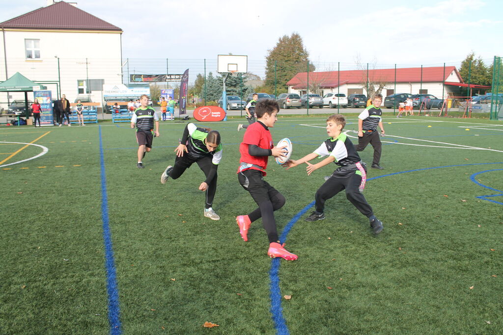SUKCES NASZYCH UCZNIÓW W TURNIEJU RUGBY TAG W ŁUSZCZOWIE!