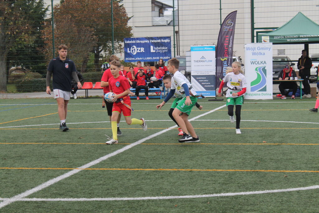 SUKCES NASZYCH UCZNIÓW W TURNIEJU RUGBY TAG W ŁUSZCZOWIE!