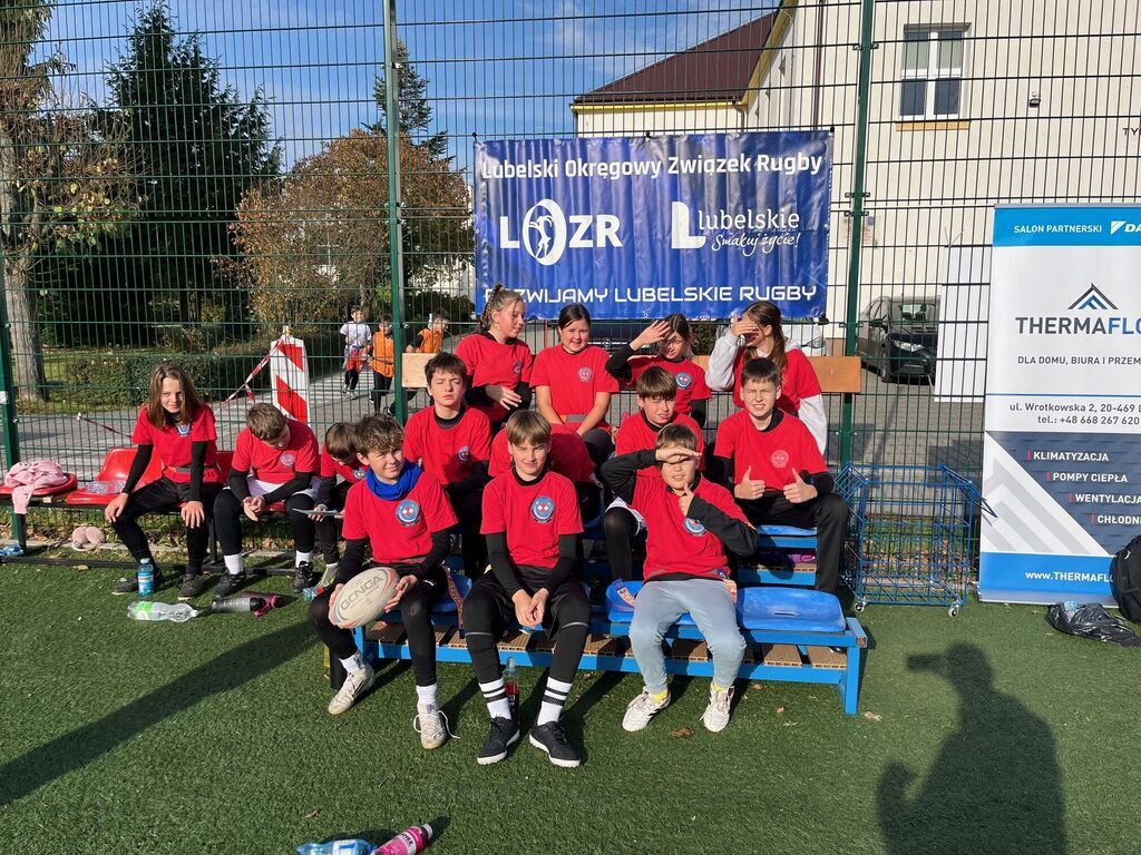 SUKCES NASZYCH UCZNIÓW W TURNIEJU RUGBY TAG W ŁUSZCZOWIE!
