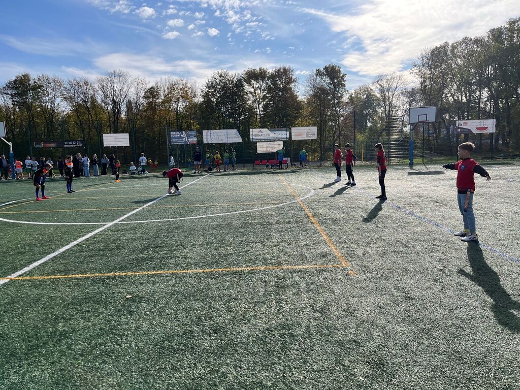 SUKCES NASZYCH UCZNIÓW W TURNIEJU RUGBY TAG W ŁUSZCZOWIE!