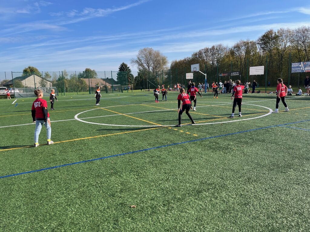 SUKCES NASZYCH UCZNIÓW W TURNIEJU RUGBY TAG W ŁUSZCZOWIE!