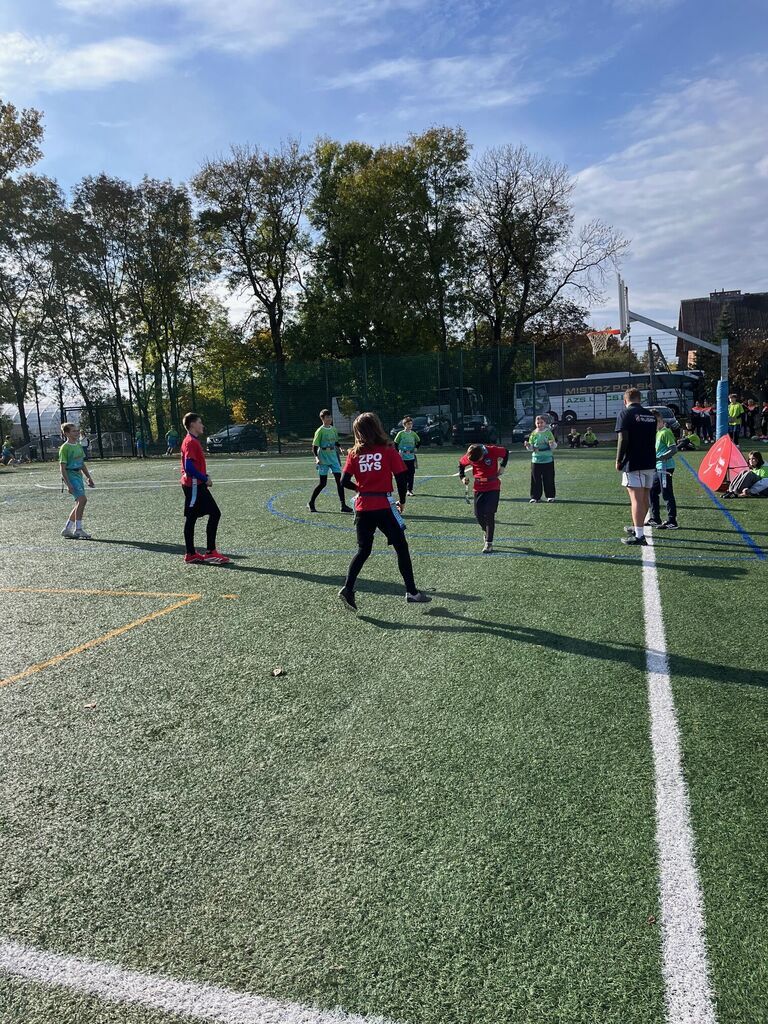 SUKCES NASZYCH UCZNIÓW W TURNIEJU RUGBY TAG W ŁUSZCZOWIE!