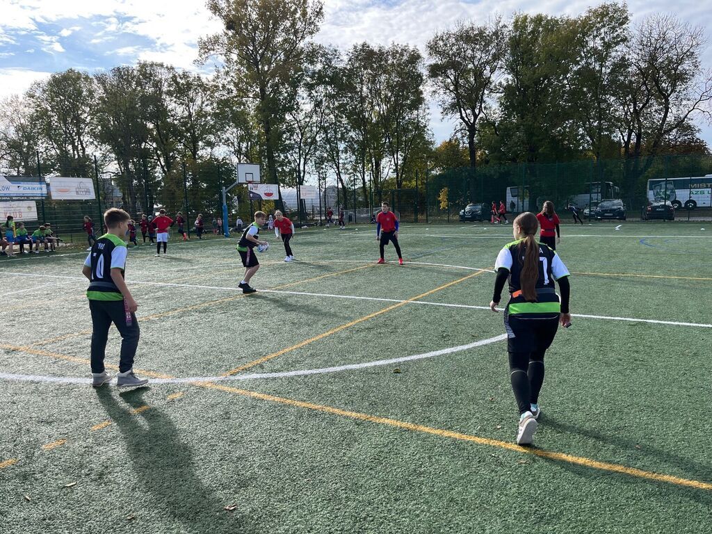 SUKCES NASZYCH UCZNIÓW W TURNIEJU RUGBY TAG W ŁUSZCZOWIE!