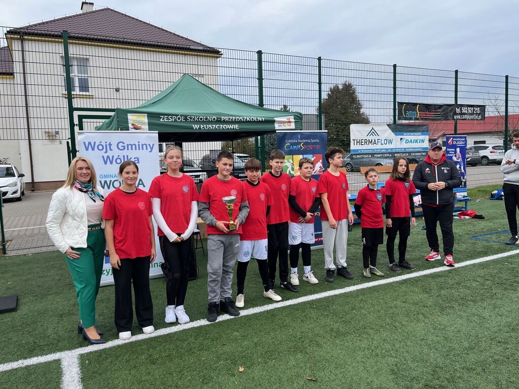 SUKCES NASZYCH UCZNIÓW W TURNIEJU RUGBY TAG W ŁUSZCZOWIE!