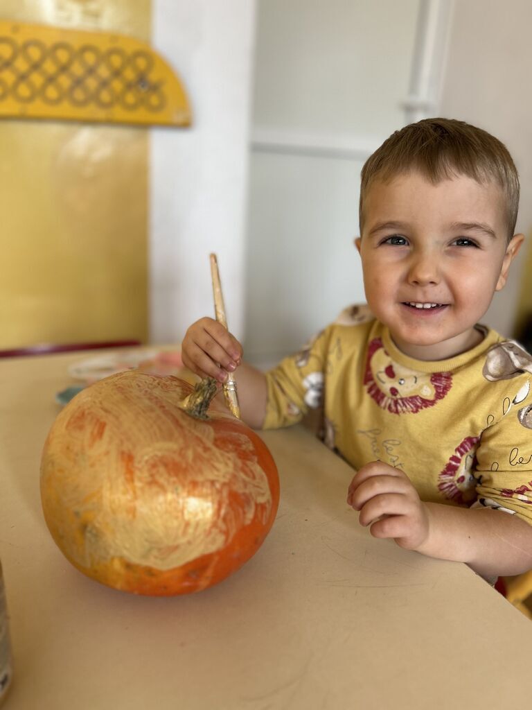 Dyniowe zabawy wspierające rozwój sensomotoryczny