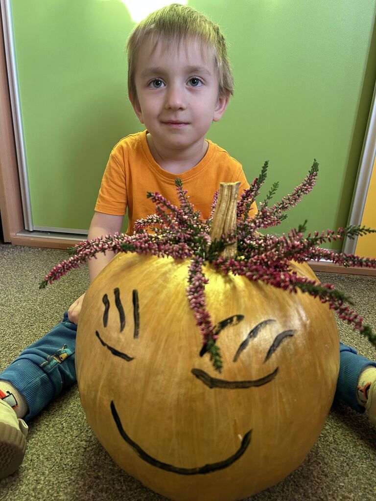 Dyniowe zabawy wspierające rozwój sensomotoryczny