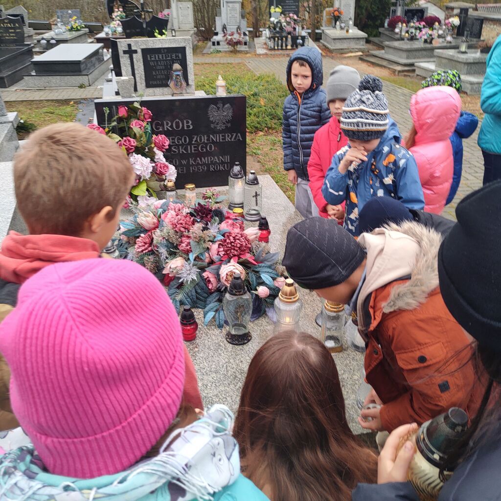 WYJŚCIE NA CMENTARZ Z OKAZJI 1 LISTOPADA