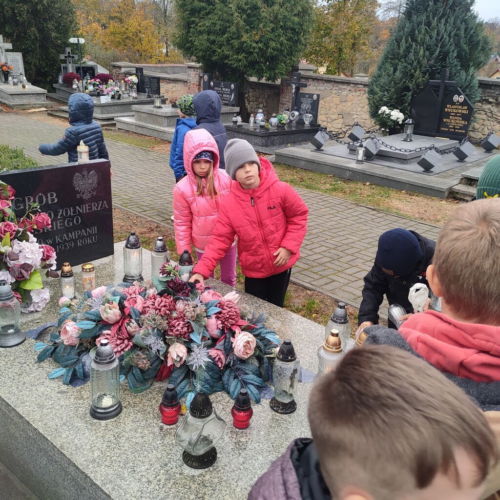 WYJŚCIE NA CMENTARZ Z OKAZJI 1 LISTOPADA