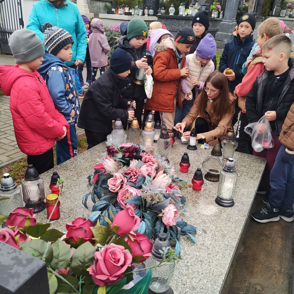 WYJŚCIE NA CMENTARZ Z OKAZJI 1 LISTOPADA