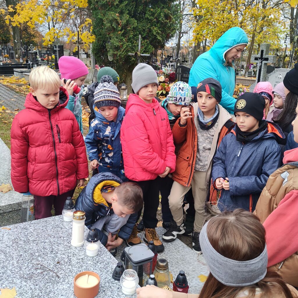 WYJŚCIE NA CMENTARZ Z OKAZJI 1 LISTOPADA