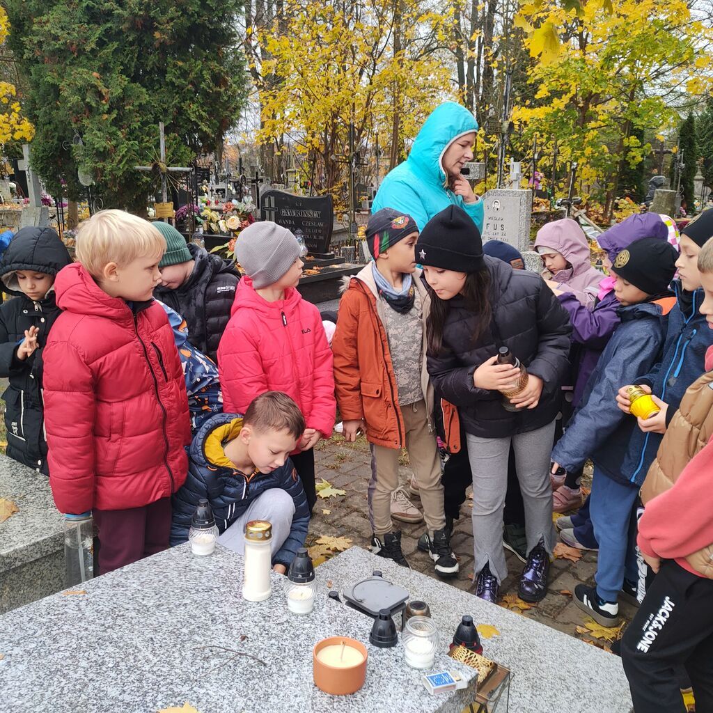 WYJŚCIE NA CMENTARZ Z OKAZJI 1 LISTOPADA