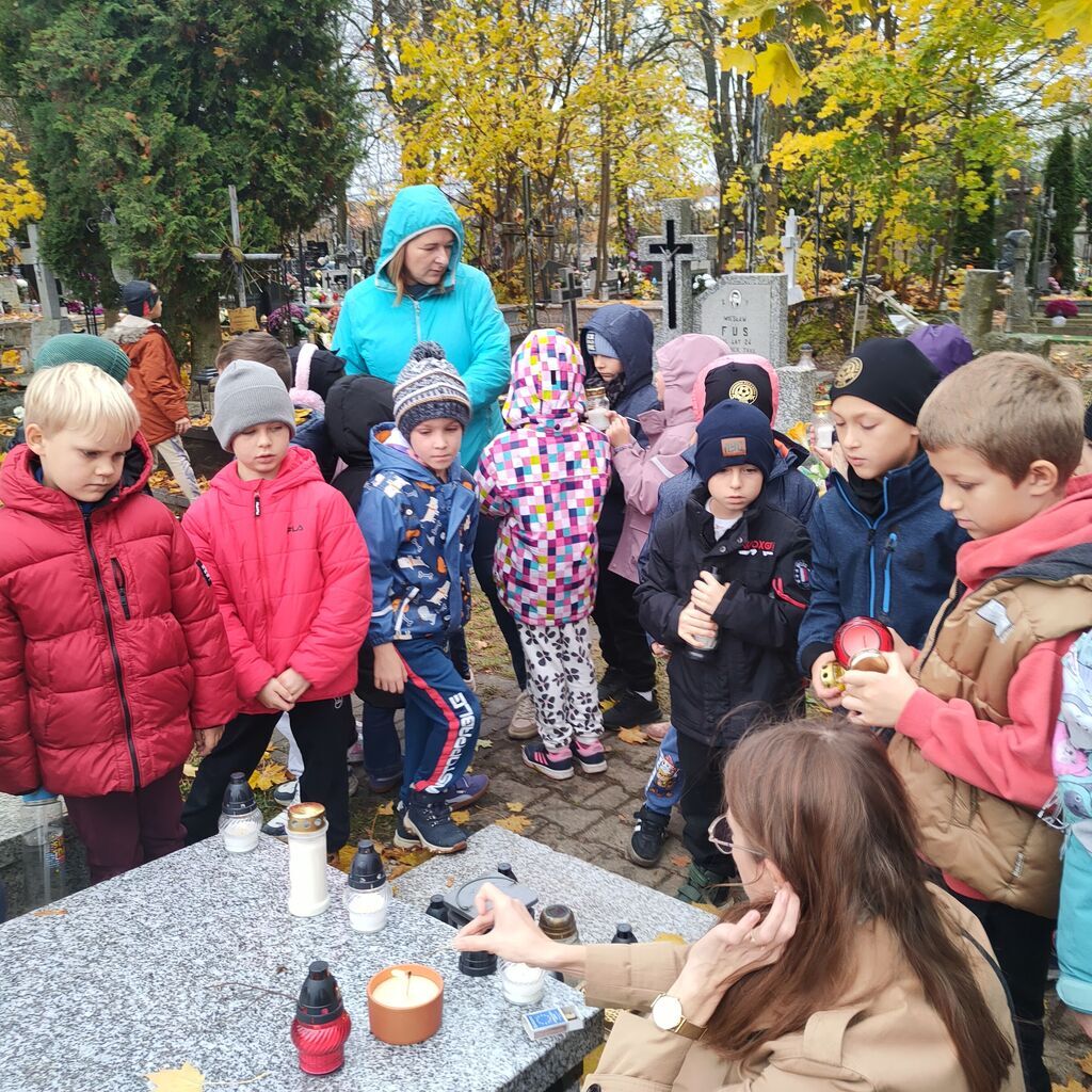 WYJŚCIE NA CMENTARZ Z OKAZJI 1 LISTOPADA