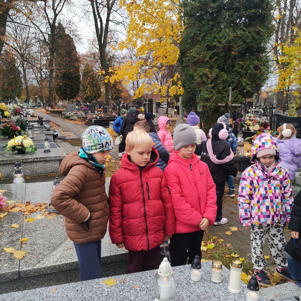WYJŚCIE NA CMENTARZ Z OKAZJI 1 LISTOPADA