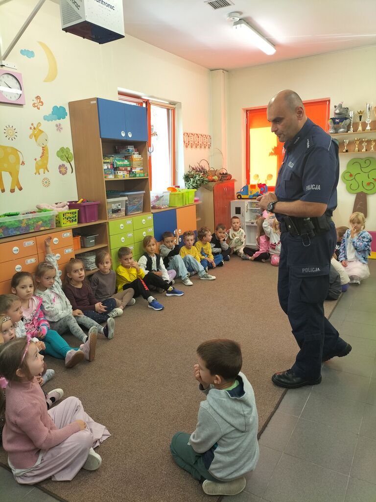 SPOTKANIA Z FUNKCJONARIUSZAMI POLICJI