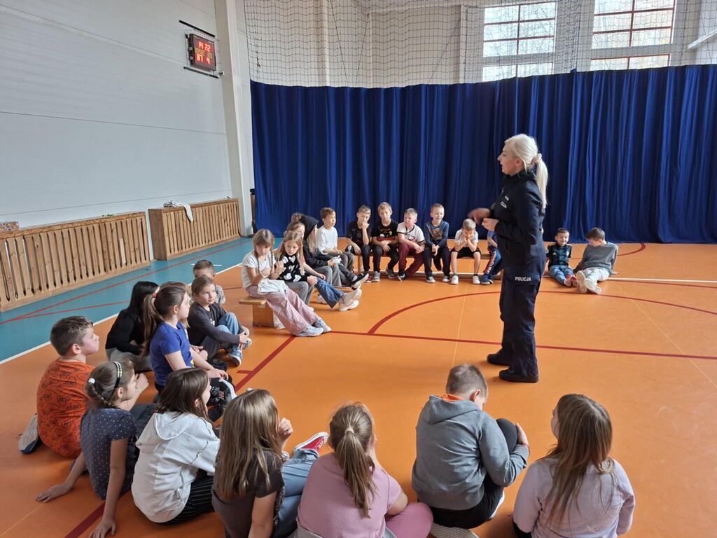 SPOTKANIA Z FUNKCJONARIUSZAMI POLICJI