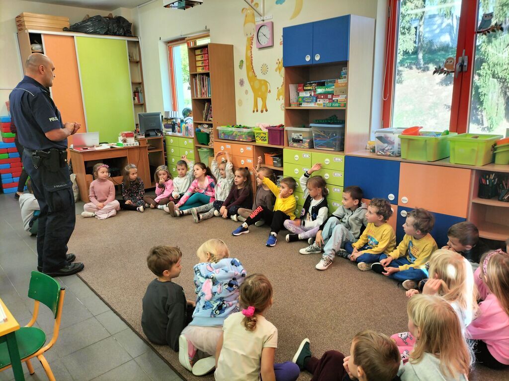 SPOTKANIA Z FUNKCJONARIUSZAMI POLICJI