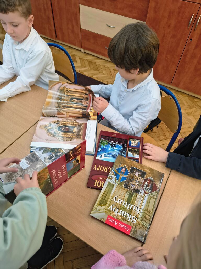 KLASA IB ODKRYWA ŚWIAT MUZEÓW W RAMACH PROJEKTU „STRAŻNICY TRADYCJI”