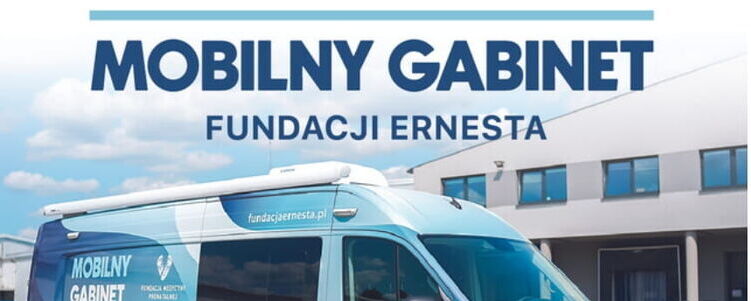 Plakat informacyjny o Mobilnym Gabinecie Fundacji Medycznej im. Ernesta Wójcickiego zapraszającym na bezpłatne badania  w dniu 28 listopada 2024, przy Urzędzie, ul. Szkolna 2.