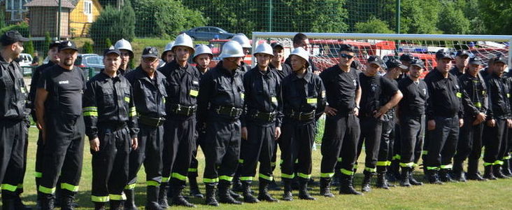 Na zdjęciu drużyny strażackie