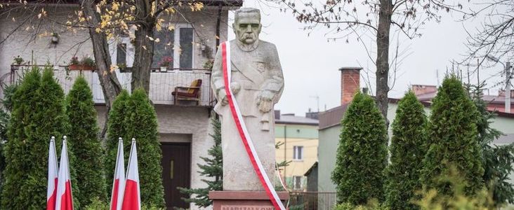 Pomnika Marszałka Józefa Piłsudskiego na annopolskim Rynku