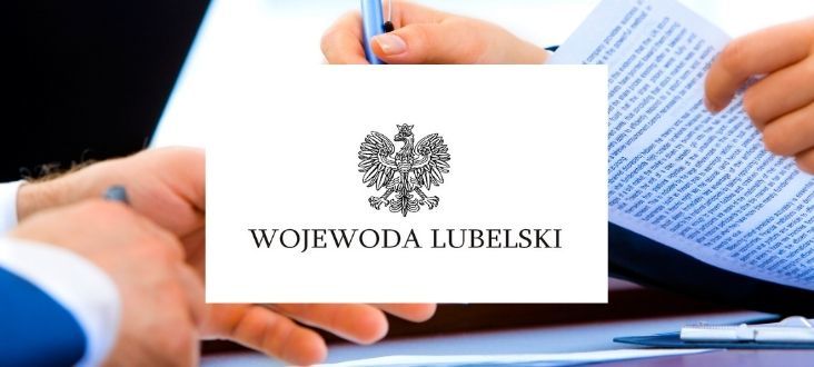 Logo WOjewoda Lubelski na białym tle. w tyle zdjęcie dokumentów