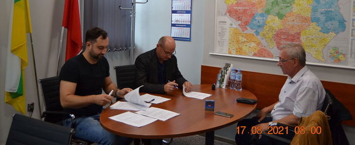 Podpisanie umowy z Wykonawcą zadania przebudowa pomieszczeń pod dzialalność Klubu Senior  w Annopolu 