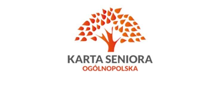 Logo Karty Seniora przedstawia stylizowane drzewo z pomarańczowymi liśćmi. Pod nim znajduje się napis "Karta Seniora Ogólnopolska". Całość na białym tle.