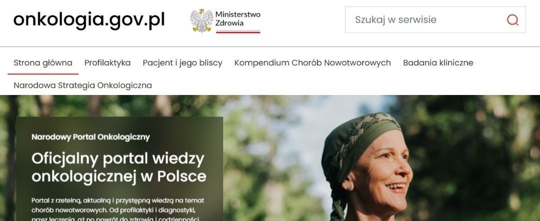 Oficjalna strona Narodowego Portalu Onkologicznego. Widoczna kobieta w chuście na głowie uśmiecha się na tle zieleni. Na zdjęciu znajdują się link i logo Ministerstwa Zdrowia.