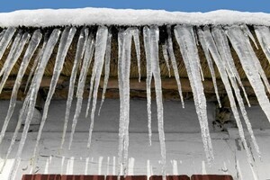 Przypominamy o obowiązku odśnieżania dachów