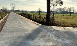 droga-betonowa-ze-skretem-w-prawo