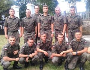 Żołnierze z 41. Bazy Lotnictwa Szkolnego porządkowali cmentarz wojenny „Balonna” 