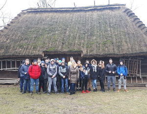 Wykadrowane zdjęcie przedstawia uczniów Zespołu Szkół Zawodowych nr 1 im. gen. F. Kleeberga w Dęblinie