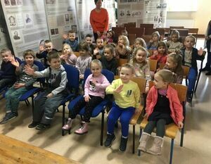 Wizyta dzieci z Miejskiego Przedszkola nr 4 w Miejskiej Bibliotece Publicznej w Dęblinie - filia Masów.