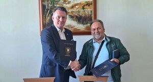 Podpisanie umowy na ,,Zakup biletów miesięcznych dla uczniów ZKiW w Dziemianach w roku szkolnym 2025/2026’’. 