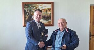 Podpisanie umowy z Firmą Usługowo–Transportową ZBYCH-BUS - dowóz uczniów do placówek szkolnych w miejscowościach Kościerzyna i Kalisz w roku szkolnym 2025/2026.