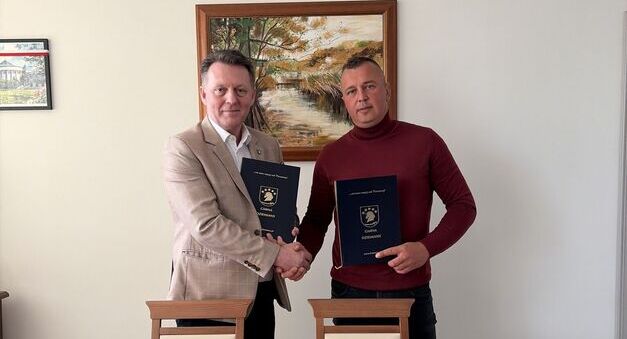 Podpisanie umowy na realizację zadania pn. „Rewitalizacja terenów zielonych w miejscowości Dziemiany”